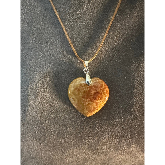 Heart Shaped Coral Agate Pendant Necklace - Picture 3 of 8